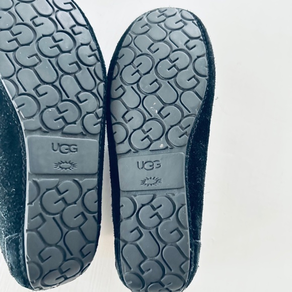 UGG KIDS MOCCASINS SIZE 1 suede  and purple lace - Picture 4 of 9